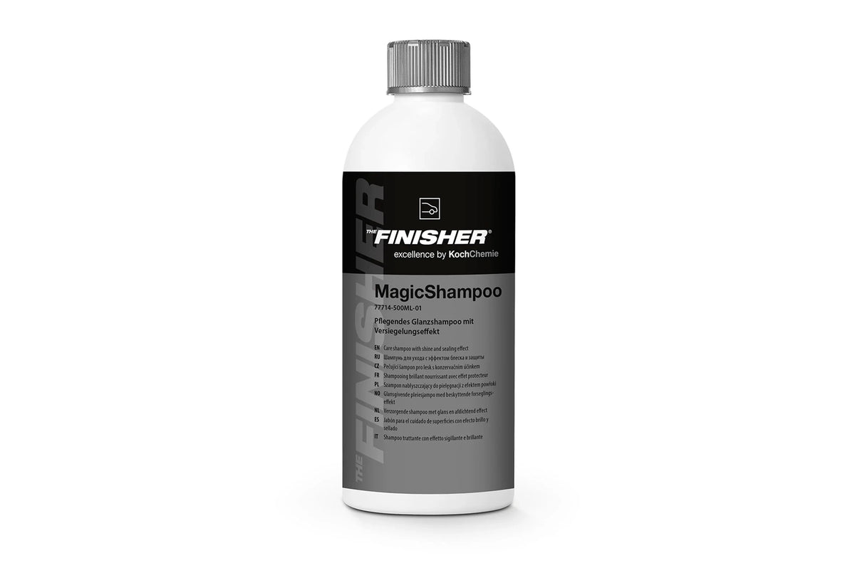 德國Koch-Chemie MagicShampoo疏水性洗車液，香港現貨發售。本品為pH中性配方，能產生豐富且細緻的泡沫，有效包裹並帶走灰塵與污垢，溫和保護車漆表面的蠟層或鍍膜。添加疏水性成分，能在清潔過程中於漆面形成抗水保護層，使沖洗時水分更快滑落，顯著縮短乾燥時間，減少水漬殘留，讓車漆展現更佳光澤。建議以1:100至1:200比例稀釋使用。香港潮濕多雨，本品能有效提升洗車效率與車漆保護。